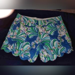 Lilly Pulitzer THE BUTTERCUP SHORT Size 0. Floral pink blue green. Scalloped hem